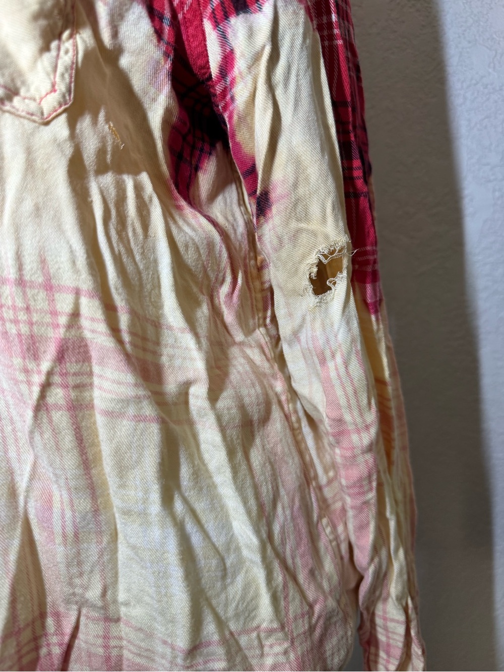 Universal Thread Bleached & Distressed Button Down L - Picture 7 of 9